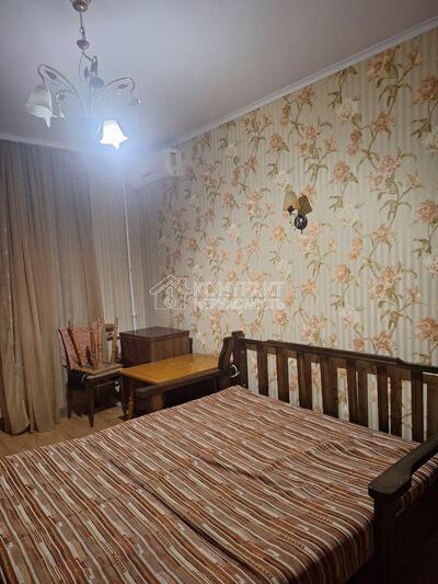 1 к. кв возле м. Студенческая  Валентиновская.