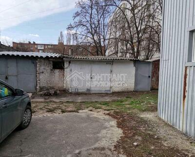 Продається гараж з документами на гараж і приватизованою землею