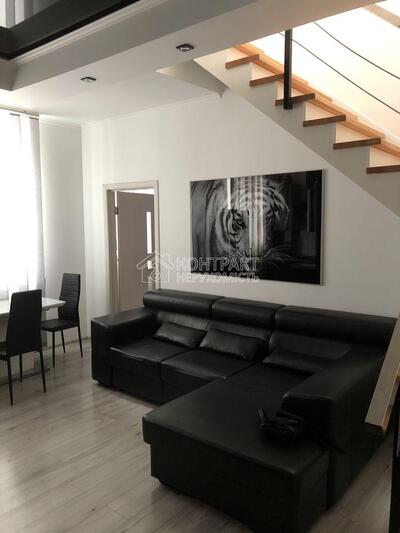 Продам 4 к двоповерхову квартиру Центр Дмитрівська