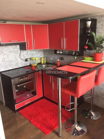 Здам 1 км кв м. Наукова,