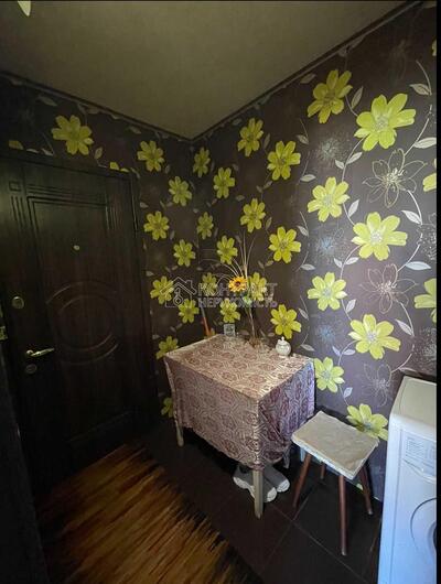 Продам гостинку метро Спортивна