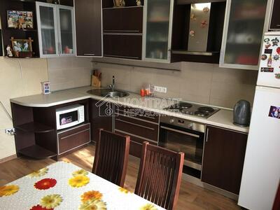 Продається велика 2-на квартира на Основі біля озера!