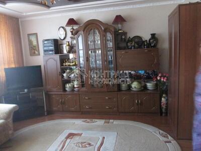 Продається  велика  95 м. 3К квартира ХТЗ