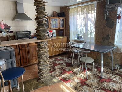 Продам 2 будинки на одній ділянці. 80 і 100м2. Біля М. Київська