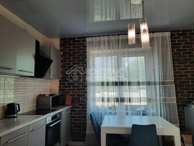 Будинок по Шевченко метро Київська120 метрів