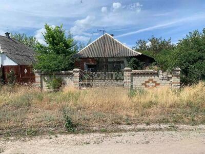 Продажа 1 этажного дома веранда, участок 28 соток, 47.5 кв. м, 1 комната, на ул. Калиновая