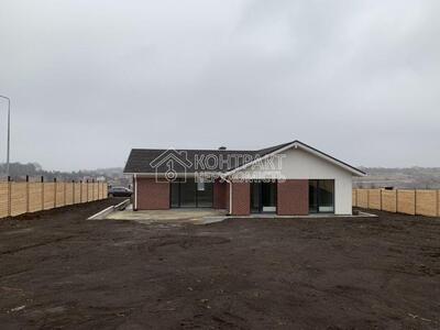 Продається затишний сучасний одноповерховий будинок площею 120 м², розташований на просторій ділянці