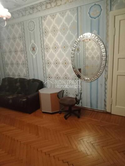 Центр.  2кк сталінка 56м2. Ж/Б , метро \