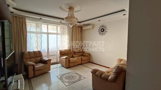 Продаж 4-х кімнатної квартири біля метро Академіка Павлова