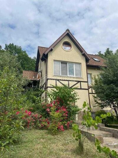 Продам елітний, з сучасним ремонтом, 3 поверховий житловий будинок