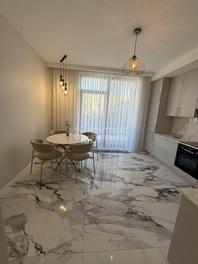 Простора 3-кімнатна квартира з терасою в ЖК «Рибальський»