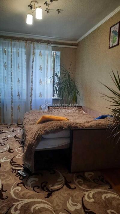 Продам 2к квартиру гостинного типу