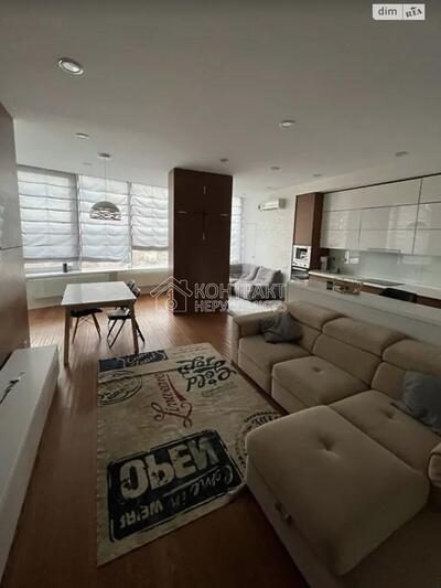 Простора 4-кімнатна квартира з панорамою на Саржин Яр!