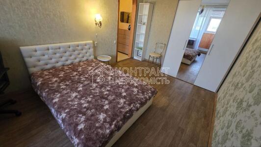 Продається однокімнатна квартира м. Перемоги біля порога.