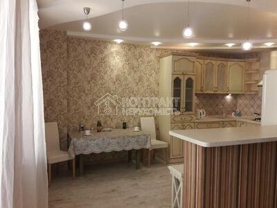 Здаеться  3-к кв  м Научна Сухумська