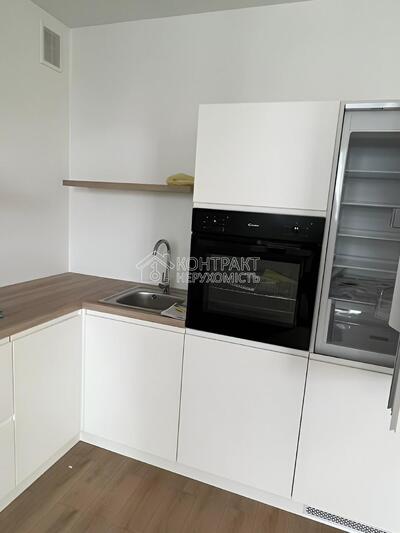 Продам 1к 42 кв. м вул. Рогатинска Левада 18