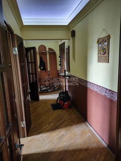 Продаж 3-х кімн Будинок зі Шпилем у центрі