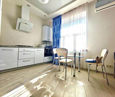 Продам СТАЛИНКА м.Ботаническом сад,Павло поле.