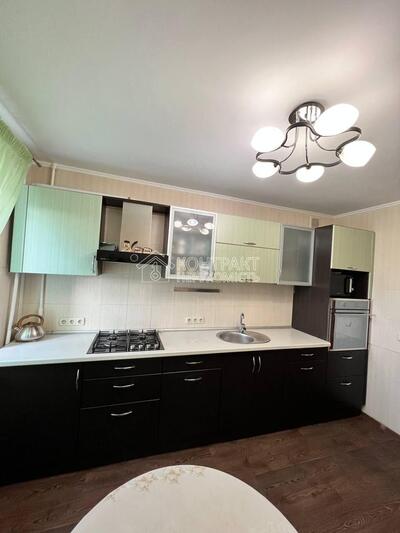 4 кв.проспект Героев Харькова 298,метро Индустриальная