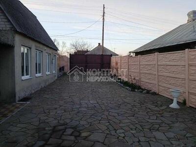 Продам добротний будинок 98 м2 у центрі Дергачів.