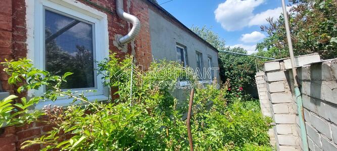 Продам отличный кирпичный дом с участком 6 соток. Можно по сертификату