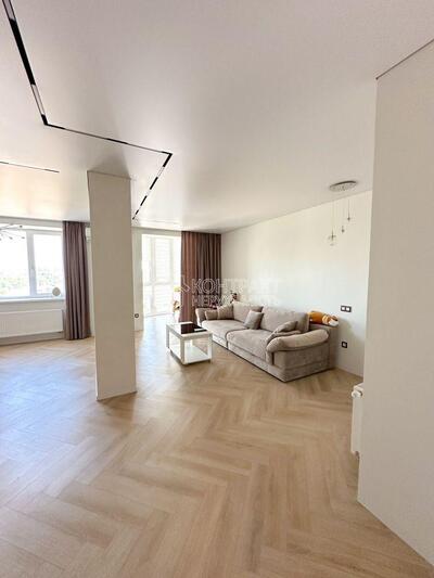 Продаж2-х рівневу Квартиру в ЖК Лазурний (Центральний ринок)