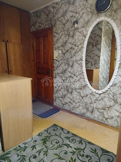 Продається 2х кімнатна квартира покращеного планування .