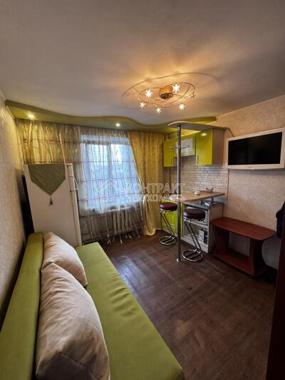 Продаж 1 кв гостинки на 23 Серпні