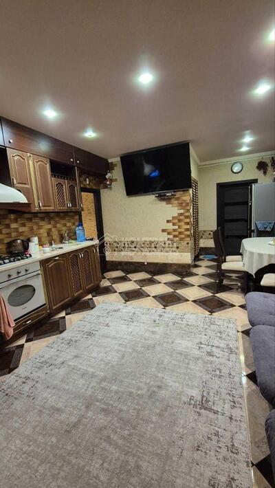 Продам затишний двоповерховий будинок.