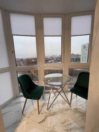 Продам 2 к квартиру ЖК Лазурний Сертифікат