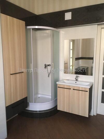 Здам кабінет для масажа та обгортань у центрі біля метро