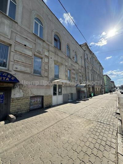 Оренда! Червона лінія, прохідне місце!