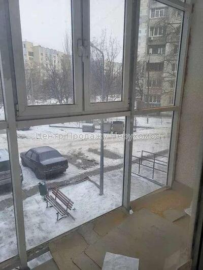 Продам комерційне приміщення в новобудові, метро А. Павлова.