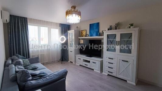 Продам 2к квартиру з ремонтом по вул. Космічній Q8