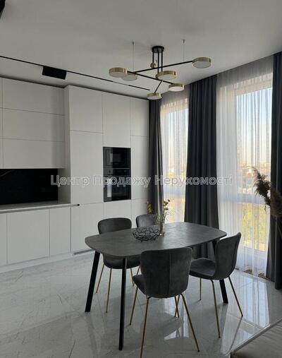 Продам 4к квартиру в Павловському кварталі з ремонтом