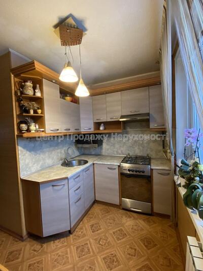 R8 Продам 3к. квартиру в районі метро Метробудівників