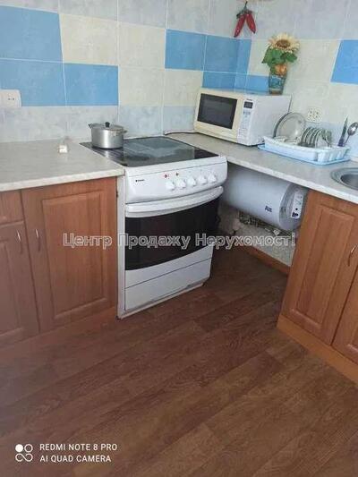 Продається затишна 2-кімнатна квартира у доброму житловому стані.