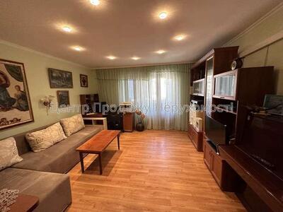 Продам квартиру Харків, Холодногірська вул.