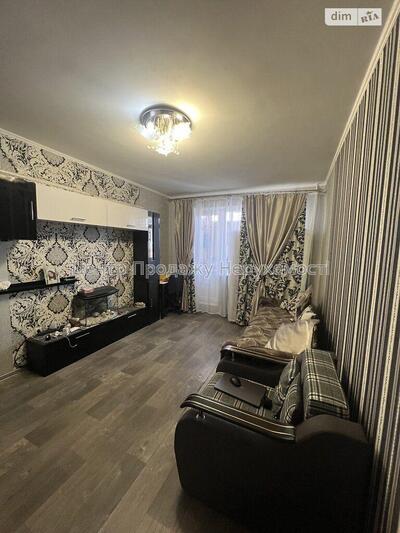 3 кімнатна на Олексіївці, покращеного планування.