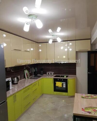 Продам 3к квартиру на метро Студенческая