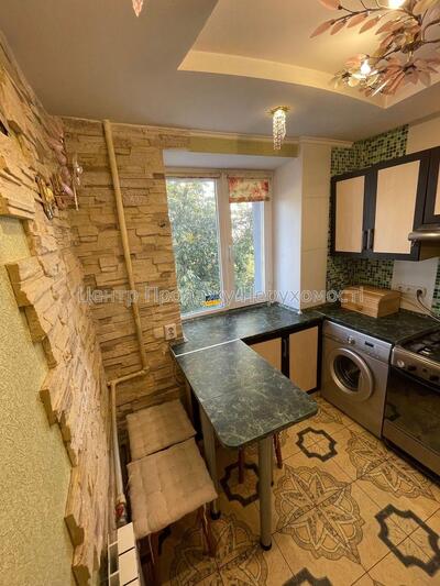 Продам 2к квартиру з євроремонтом, метро Наукова