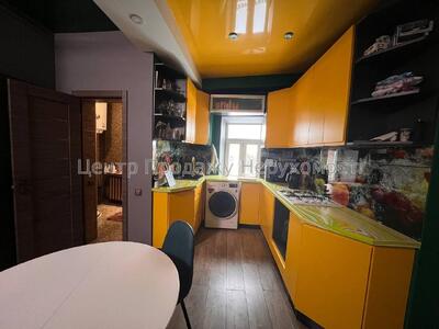 Продам 2к квартиру в центрі, м. Ярослава Мудрого