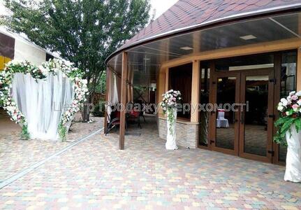 Здам кафе-бар біля ТРЦ "УКРАЇНА"