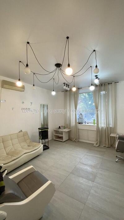 Здам приміщення з ремонтом, метро Університет. Без комісії!