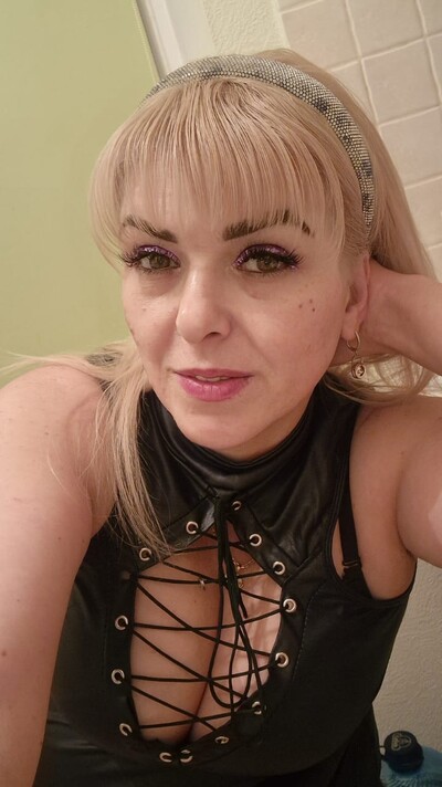 Приглашу к себе для сладких утех