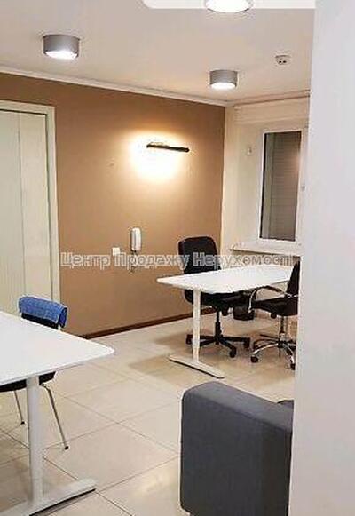 Продам офіс на червоній лінії, метро Ботанічний Сад