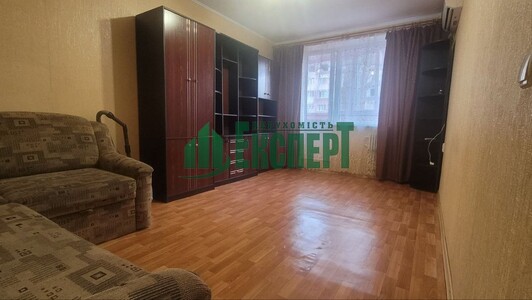 Продам 1-кімнатну квартиру з ремонтом, меблями та технікой. Дешево