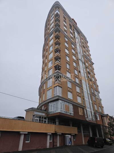 Продається ком.приміщення 170м2 на 1 поверсі
