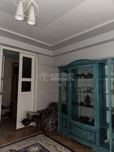 Продам 2 комн метро Захисників України