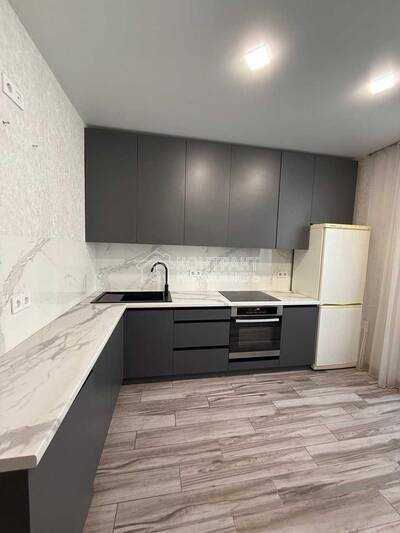 Продам 2 комнатную квартиру 5 этаж , ул.Мира 51